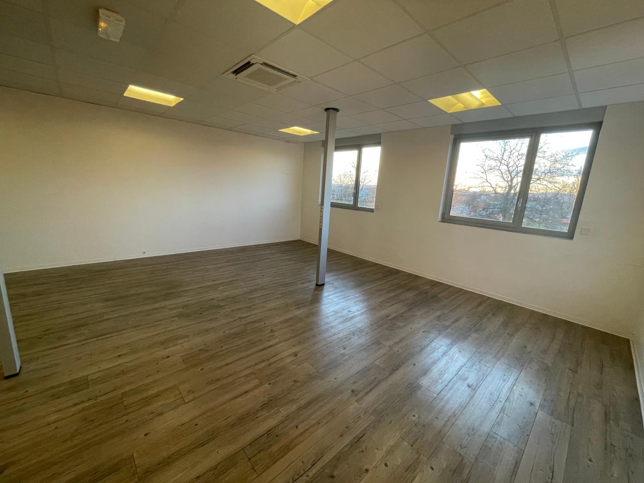 Bureau Ennery 530m² Location bureau Ennery Moselle OLBUR2427304 10